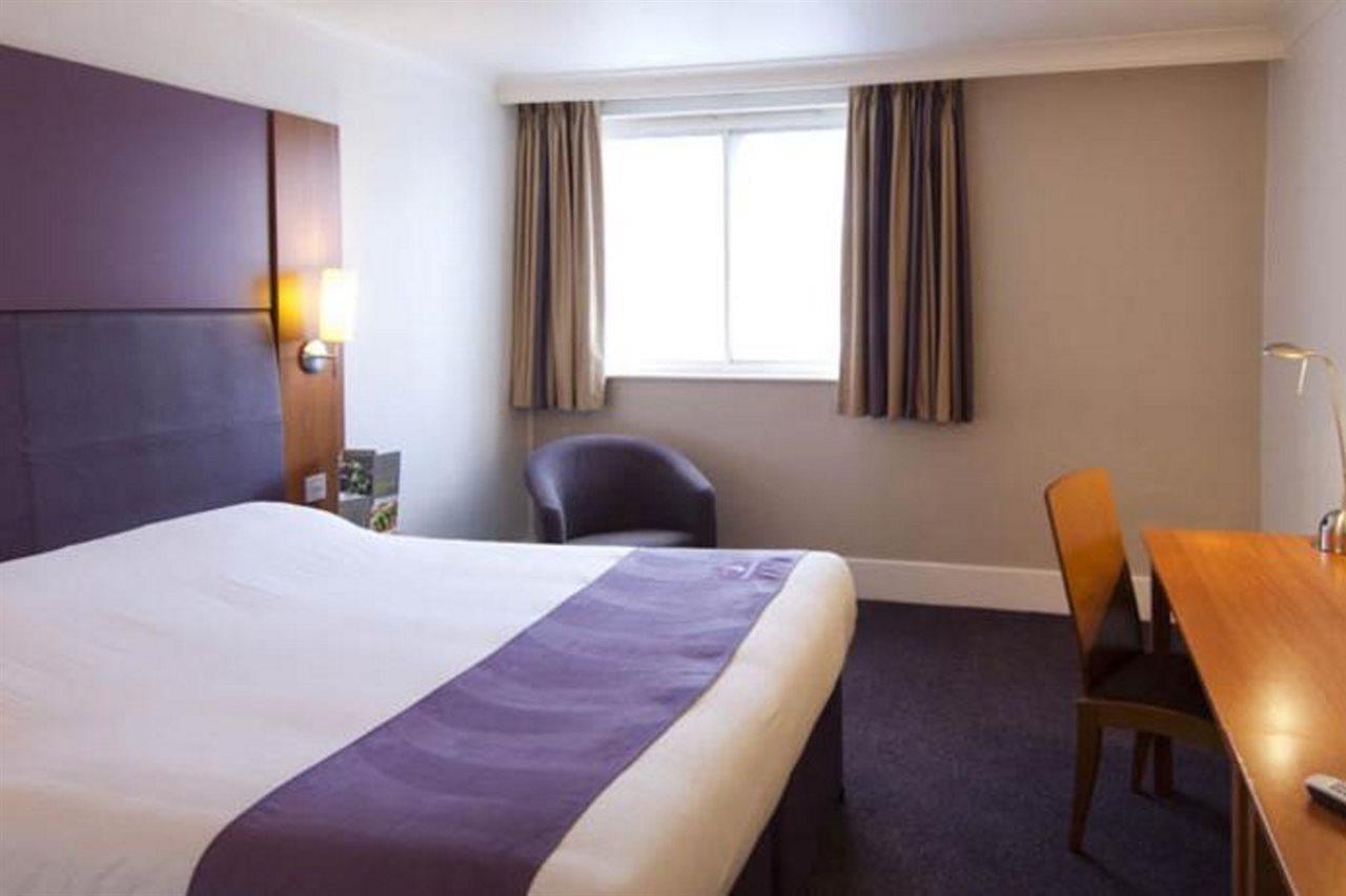 Premier Inn Manchester Old Trafford Salford (Greater Manchester) Exterior foto