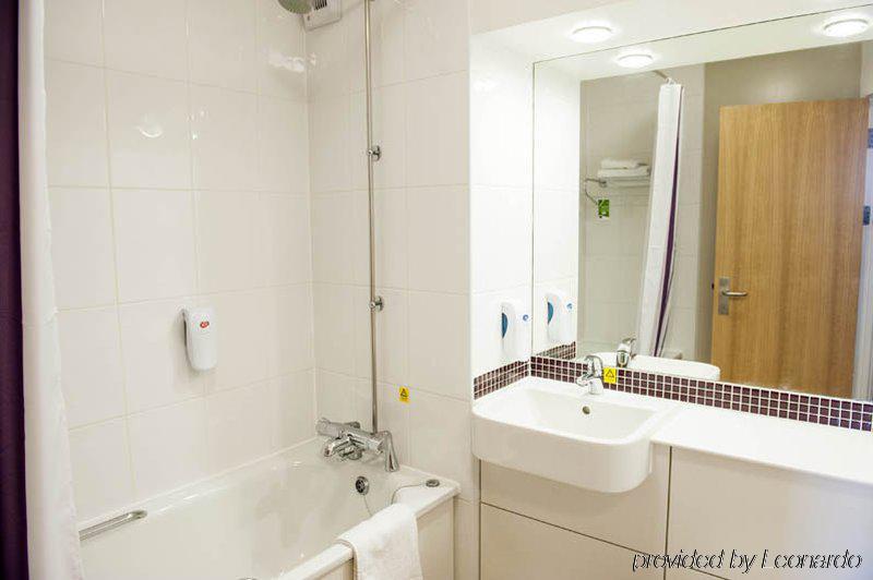 Premier Inn Manchester Old Trafford Salford (Greater Manchester) Exterior foto